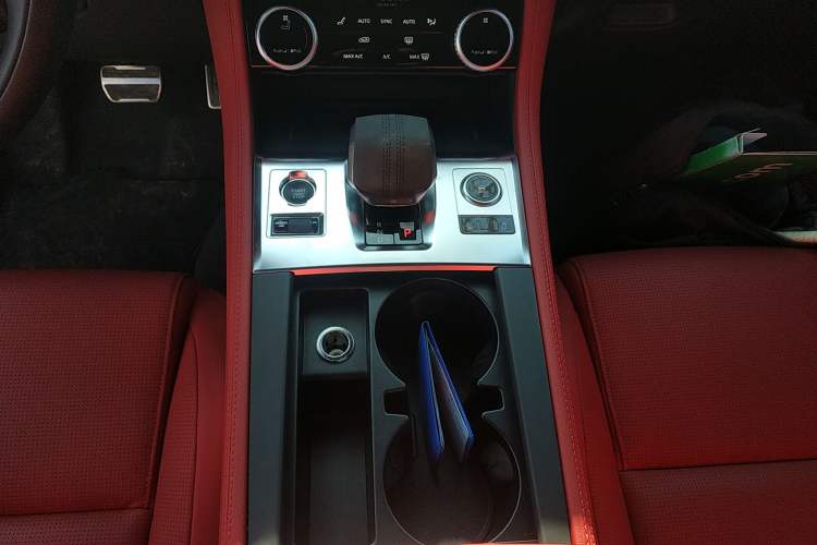 Used Jaguar F-PACE 2024 P250 R-Dynamic SE
