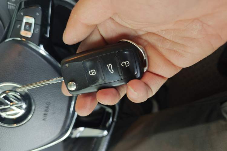 Used Volkswagen Polo 2014 1.6L Cross Polo Automatic Vehicle Key