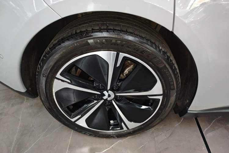 Used Nio ET5T 2024 75kWh Touring Right Rear Wheel Hub