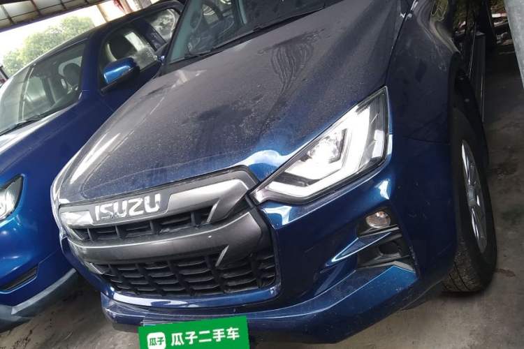 Used Isuzu D-MAX 2023 2.5T Automatic 4x4 Diesel Flagship Long Wheelbase Model
