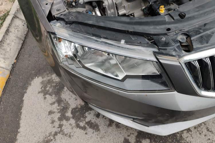 Used Skoda Octavia 2017 1.6L Manual Trend Edition Right Front Headlight