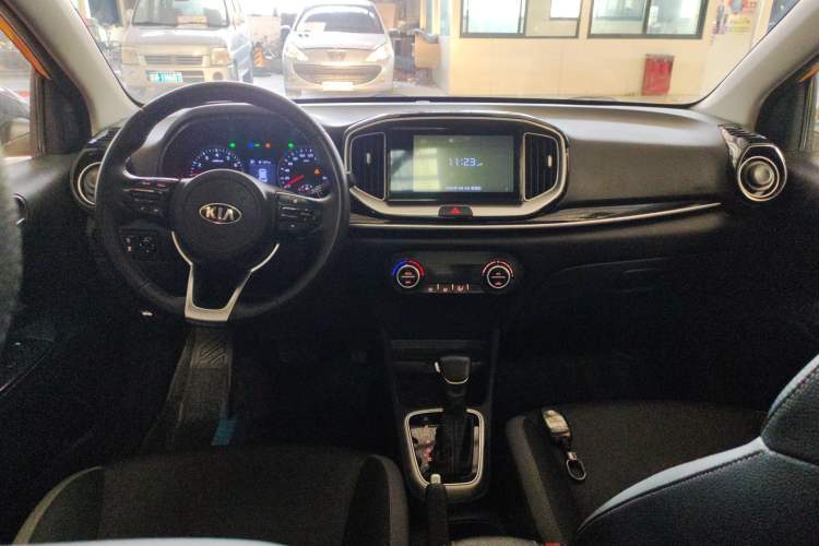Used Kia kx1 Stonic 2019 1.4L Automatic Sport Edition China VI Center Console