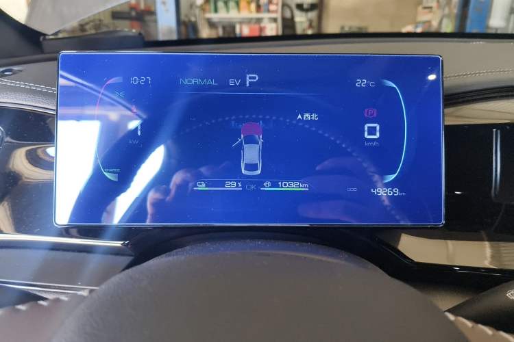 Used BYD Qin PLUS 2024 HONOR Edition DM-i 55KM Leading Model Odometer Close Up