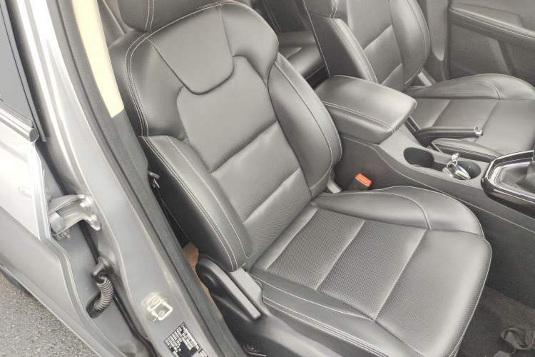 Used Dongfeng Fengon S560 2018 1.8L Manual Urban Model 7 Seats Right Front Seat