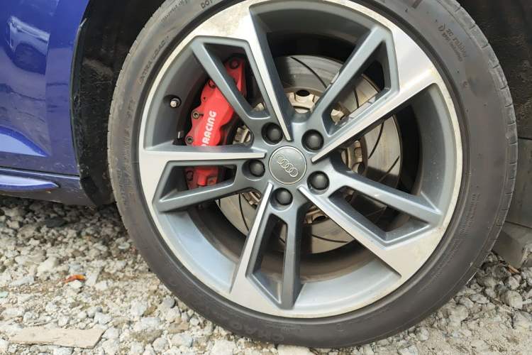 Used Audi A4L 2019 40 TFSI Fashion Version China V Right Front Wheel Hub