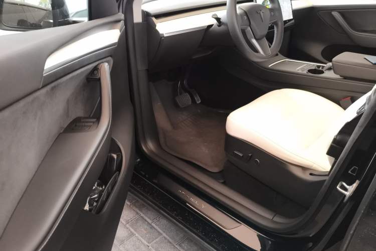 Used Tesla Model Y 2021 Long-Range All-Wheel-Drive Version Driver Seat