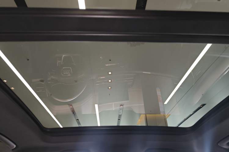 Used Audi Q5L 2024 40 TFSI Luxury Dynamic Edition Headliner