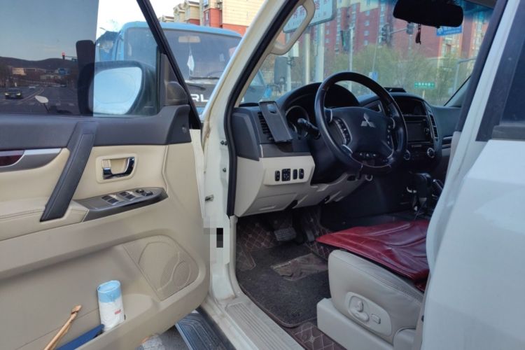 Used Mitsubishi Pajero 
