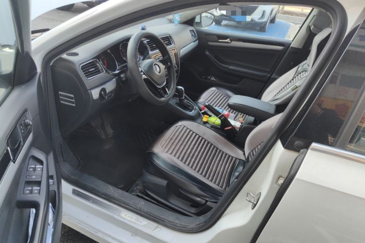 Used Volkswagen Sagitar 2015 230TSI Automatic Comfort Version Driver Seat