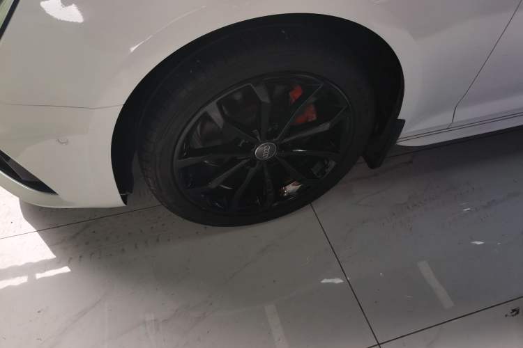 Used Audi A4L 2019 40 TFSI Fashion Edition China VI Emission Standard Left Front Wheel Hub