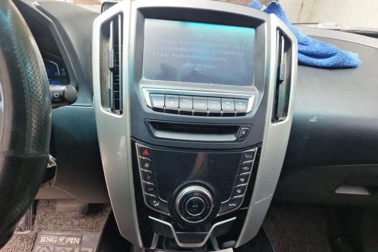 Used Luxgen U6 SUV 2015 1.8T Fashion Edition Audio And AC Panel