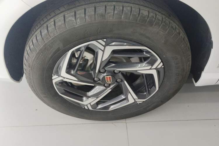 Used Hongqi HS3 2023 1.5T Two-Wheel Drive Shanwei Edition Left Front Wheel Hub