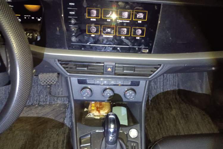 Used Volkswagen Lavida 2021 1.5L Automatic Comfort Edition Audio And AC Panel