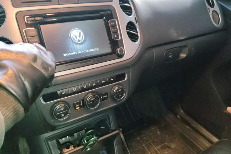 Used Volkswagen Tiguan L 2013 1.8 TSI Automatic All-Wheel Drive Luxury Model
