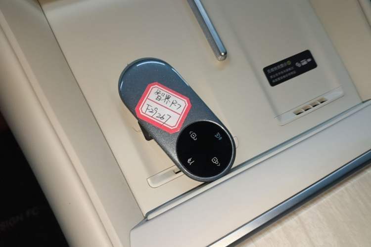 Used Hima Luxeed R7 2025 Range-Extended Version 251 km Max Vehicle Key