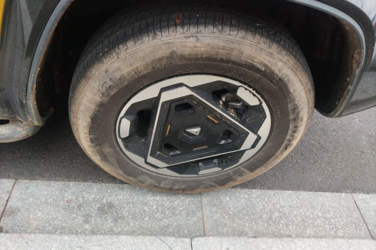 Used Deepal G318 2025 Worry-Free Cross-Country Edition Four-Wheel Drive Distant Mountains Version Right Front Wheel Hub