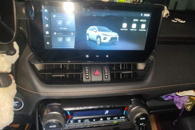 Used Toyota Wildlander 2024 Dual-Motor 2.5L E-CVT Two-Wheel Drive Luxury PLUS Edition Audio And AC Panel