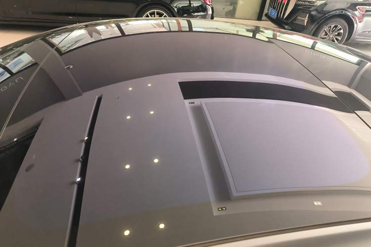 Used Tesla Model 3 2019 Long-Range Rear-Wheel-Drive Version Roof