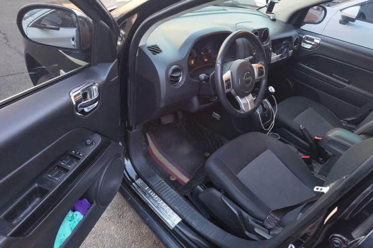 Used Jeep Compass 2013 2.4L four-wheel-drive sport version