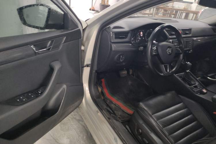 Used Skoda Superb 2016 TSI330 DSG Smart Drive Edition Driver Seat