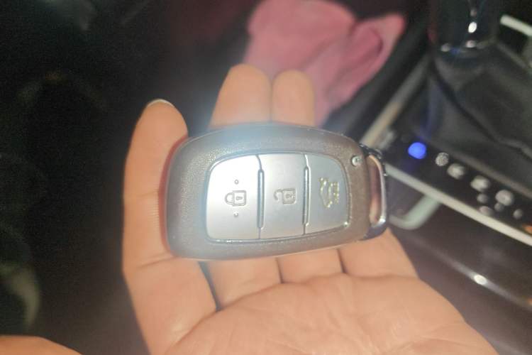 Used Hyundai Mistra 2014 1.8L Automatic Smart GLS
