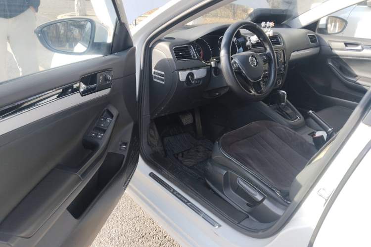 Used Volkswagen Sagitar 2017 1.6L Automatic Comfort Model
