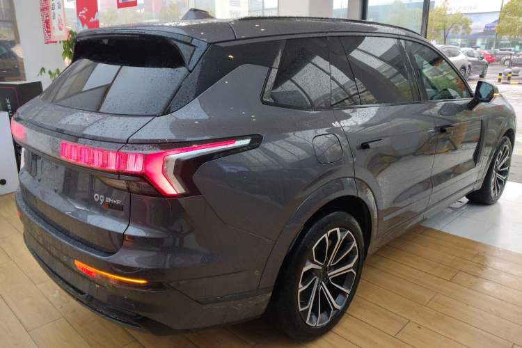 Used Lynk & Co 09 EM-P 2023 2.0TD EM-P Long-Range Version PM 7-Seater Rear Right 45 Deg