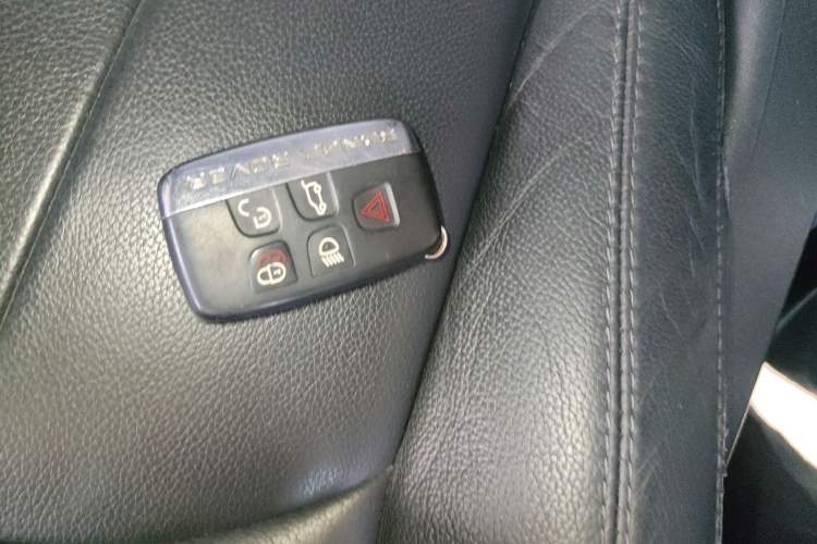 Used Land Rover Range Rover Evoque 2018 240 PS SE Smart Brilliance Edition
