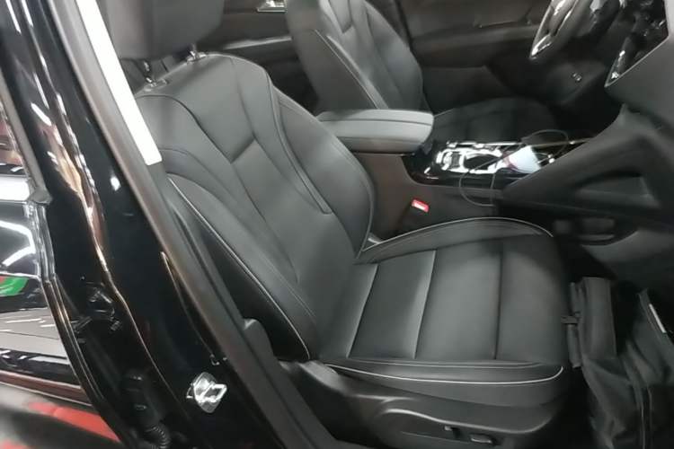 Used Buick Envision 2023 Encore Plus 652T Five-Seat All-Wheel-Drive Luxury Model
