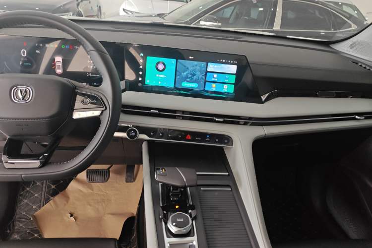 Used CHANGAN CS75 PLUS 2024 3rd Generation Champion Edition 1.5T Intelligent Drive Dynamic Model
