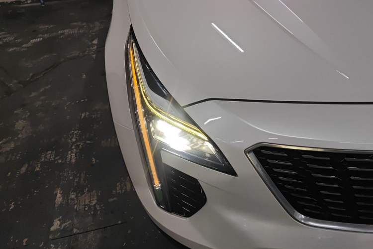 Used Cadillac XT4 2018 28T Two-Wheel Drive Leading Version Right Front Headlight