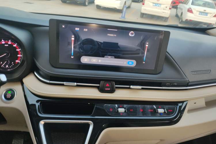 Used SAIC MAXUS Xintu V70 2025 2.0T Automatic Long Wheelbase Low-Roof Luxury 7-Seater
