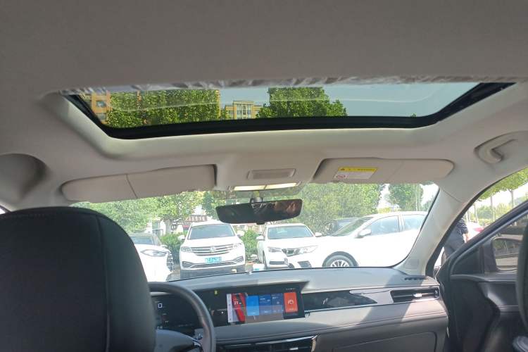 Used Roewe i5 2024 1.5L CVT Luxury Edition