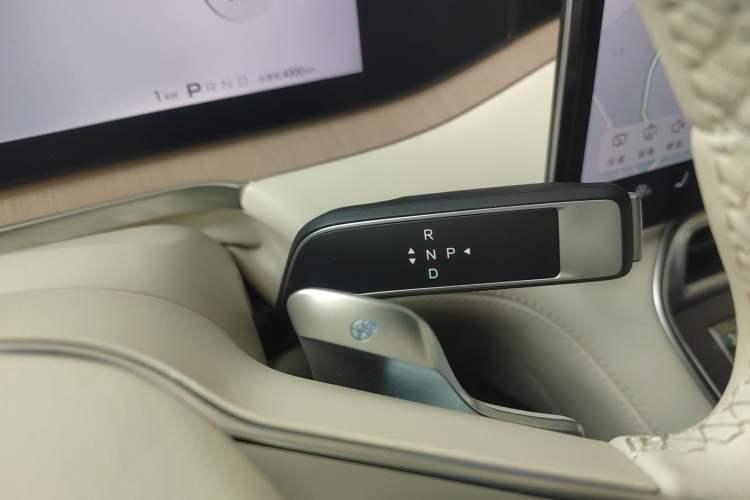 Used Denza N8L 2025 Model Flagship Model