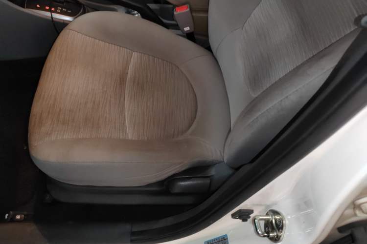 Used Hyundai Verna (older generation) 2014 1.4L Automatic Leading-Edge GLX Left Front Seat