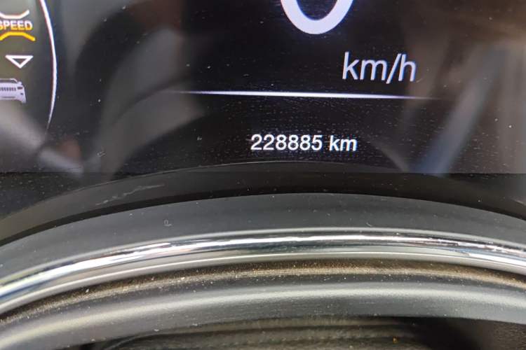 Used Jeep Grand Cherokee 2017 3.0L Comfort Navigation Edition Odometer Close Up