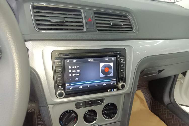 Used Volkswagen Gran Lavida 2013 1.4 TSI Automatic Comfort Model Audio And AC Panel