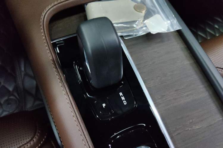 Used Volvo V90 2022 Cross Country B5 AWD Prestige Edition Gear Lever