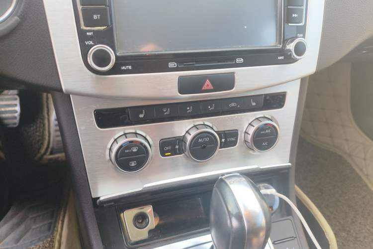 Used Volkswagen CC 2015 3.0 FSI V6 Audio And AC Panel