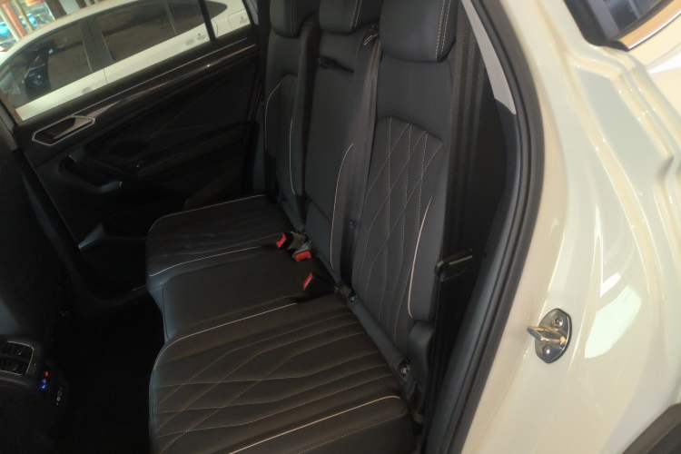 Used Volkswagen Tiguan L 2023 330TSI Automatic Two-Wheel Drive R-Line Enjoyment Edition
