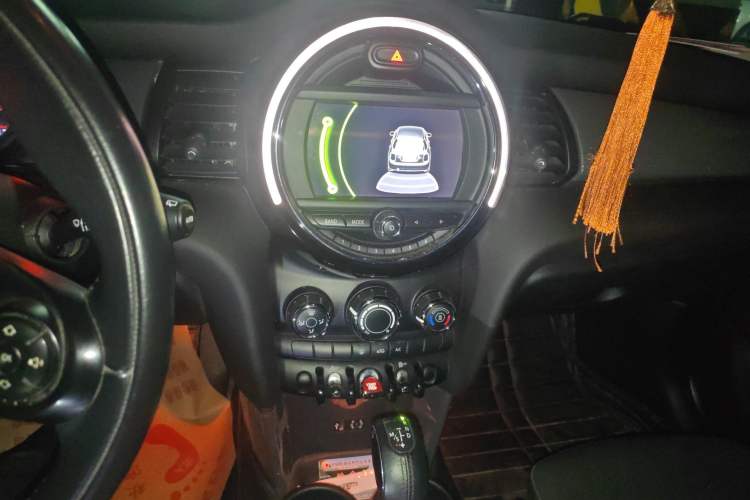 Used MINI 2015 1.5T COOPER Fun Five-Door Edition
