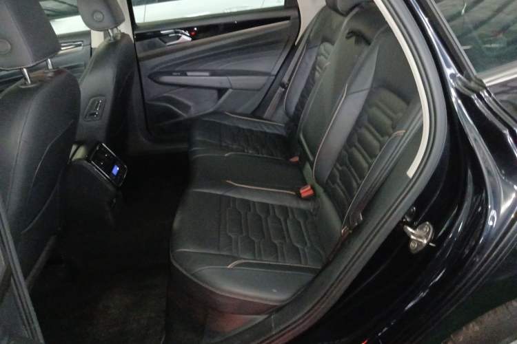 Used Volkswagen Passat 2020 Facelift 330TSI Elite Edition China VI Standard Left Rear Seat