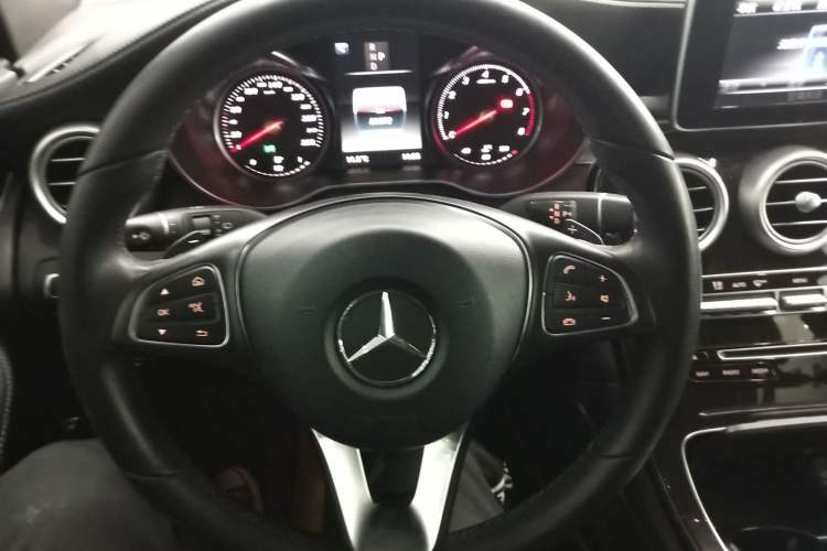 Used Mercedes-Benz GLC 2019 GLC 260 L 4MATIC Luxury Model Steering Wheel