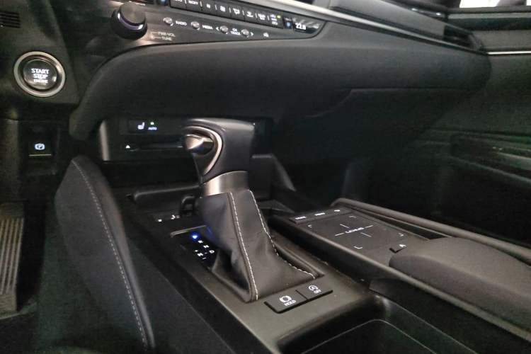 Used Lexus ES 2020 200 Excellence Edition Gear Lever