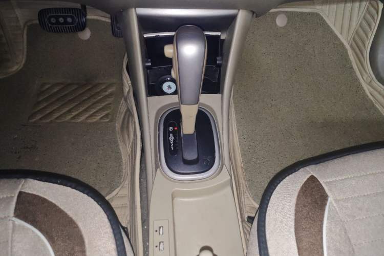 Used Nissan Sylphy 2012 Classic 1.6 XL Automatic Luxury Edition Gear Lever