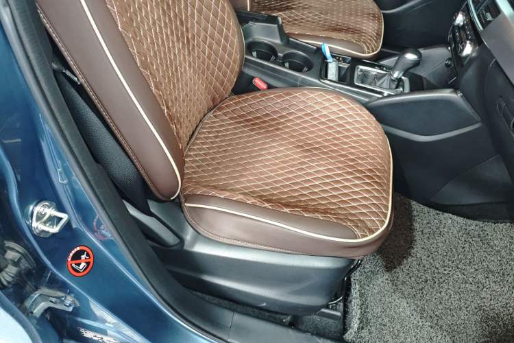 Used Mazda CX-5 2015 2.0L Automatic Two-Wheel Drive Urban Version Right Front Seat