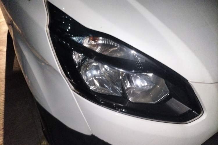 Used Ford Transit 2019 2.0T Gasoline Multi-Purpose Commercial Vehicle Mid-Drive Mid-Roof 6-Seater China VI Standard