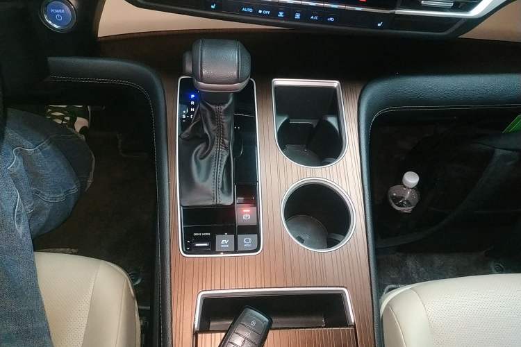 Used Toyota SIENNA 2021 2.5L Hybrid Luxury Edition Gear Lever