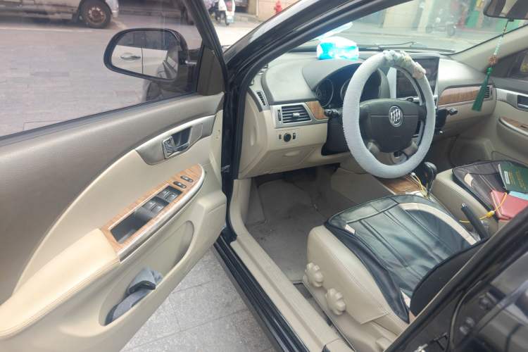 Used Buick Excelle 2015 1.5L Automatic Classic Model
