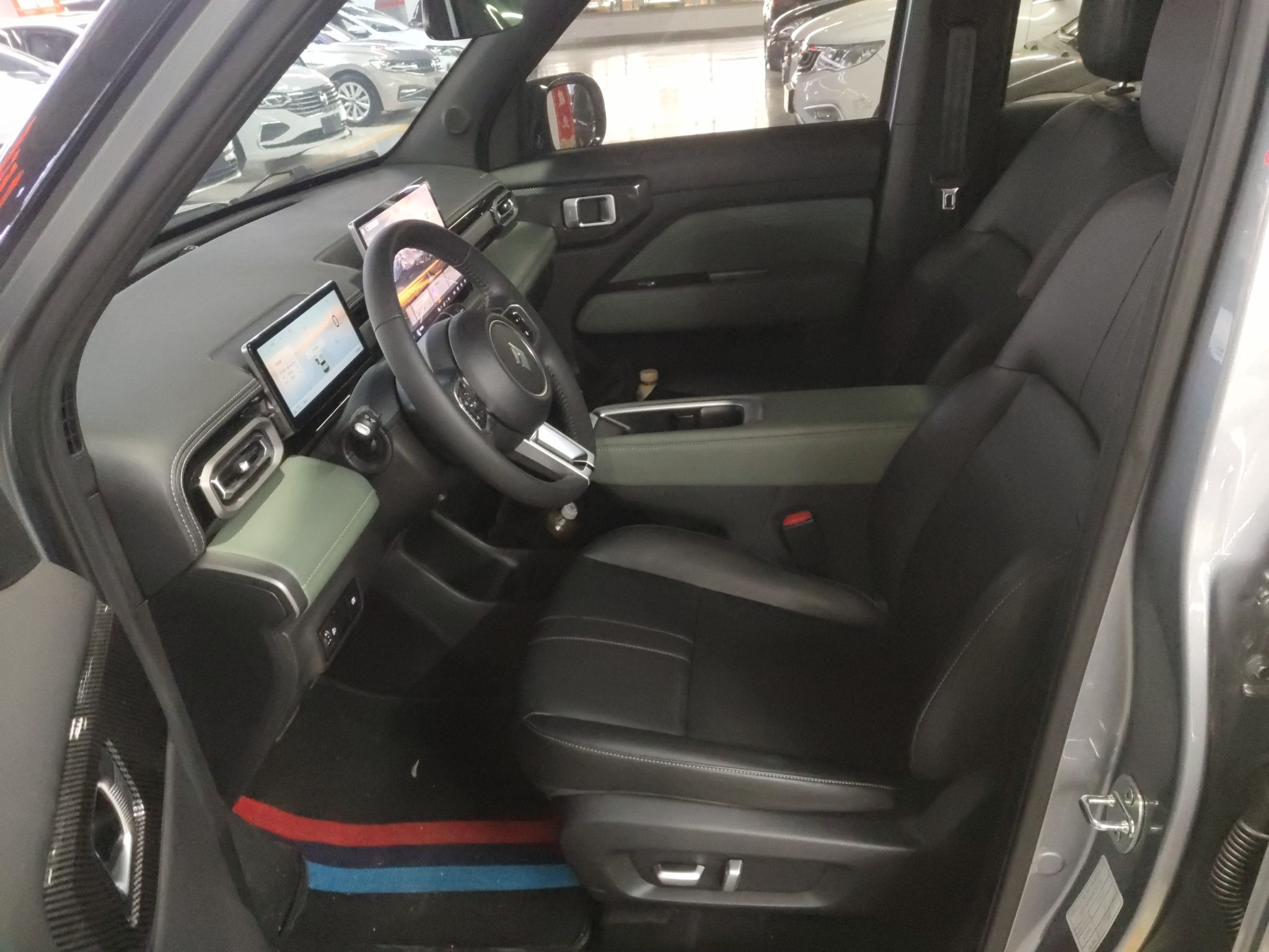 المقاعد الأمامية داخل السيارة